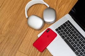 Apple unveils AirPods Max 2 (AAPL:NASDAQ)