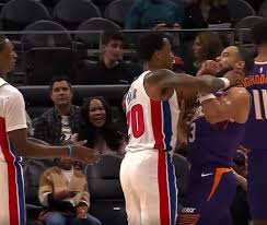 John Collins aperta pescoço de Dillon Brooks em briga durante amistoso da NBA