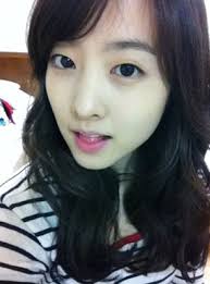 On April 3rd, Park Bo Young uploaded a very frail-looking photo of herself onto her Twitter. She wrote, “haha Will I have the time to laugh starting ... - 20110404_boyoung