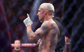 Charles Oliveira minimiza rivais do UFC: 'Não importa'