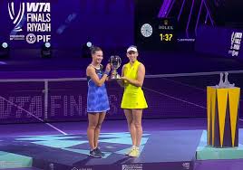Mertens y Kudermetova Reinan en las WTA Finals: ¡Segundo Título!