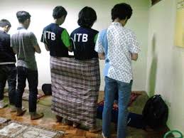 Image result for gambar sarung untuk sholat