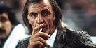 Cesar Luis Menotti | Some Goals Are Bigger Than Others - weltmeister-und-kettenraucher-argentiniens-trainer-legende-cesar-luis-menotti-geht-stets-seinen-etwas-eigenen-weg-in-einem-land-voller-fussballtalent-und-sozialnot-1978-holt-seine-albic1