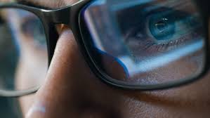 Do Blue Light Glasses Actually Work? Expert Tips for Eye Protection - 1