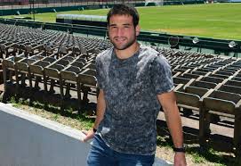 Nacional Refuerza la Defensa: De los Santos Firma y Lodeiro Vuelve a Casa