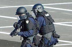 Resultado de imagem para anti-riot police tokyo