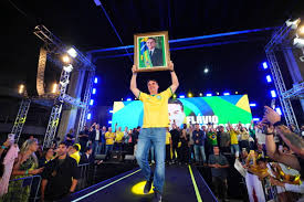 'É a mulherada que manda', diz Flávio Bolsonaro após desgaste com Michelle e fala de aliado
