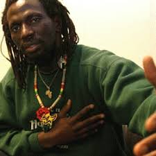 Doumbia Fakoly Sur bases musicales et le style de Bob Marley, Peter Josh et tous les symboles du Reggae, Tiken Jah Foly succède aux années Alpha Blondie ... - 6a508a60aa3bf9510ea6acb021c94b48-2