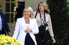 来週出産予定の米大統領報道官、産休に…トランプ氏らが記者会見代役か「私が不在の間もニュース不足しない」