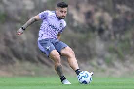 Botafogo e São Paulo negociam empréstimo com opção de compra do atacante Artur
