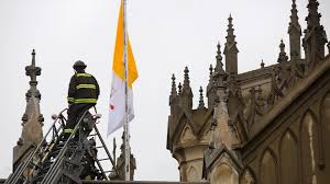 Incendio estructural afect&oacute; a la Parroquia de los Carmelitas: bomberos ya control&oacute; el siniestro