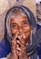 En San Luis (España), vivía una pobre viuda llamada Juana Cardona Vicent, que ejerció un verdadero apostolado ... - anciana