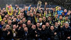 ¡Edson Álvarez es CAMPEÓN! Fenerbahçe vence a Galatasaray para ganar la Supercopa de Turquía