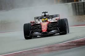 F1: "Novos carros são mais divertidos" do que gerações anteriores, comemora Hamilton