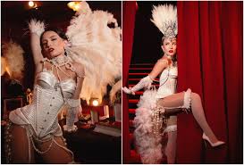 Larissa Manoela agita web com ensaio burlesco de Carnaval com direito a cinta-liga, plumas e espartilho