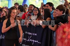 Inicia el FICG con moda rojinegra