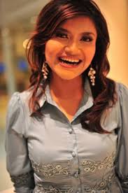 Hasil gambar untuk bugil telanjang NAJWA SHIHAB indonesia presenter tv