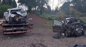 Colisão entre dois carros deixa quatro mortos e dois feridos no Paraná