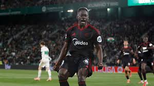 Akor Adams llega a tiempo