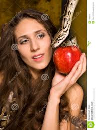 Portrait de jeune dame de beauté avec le serpent et la pomme rouge, comme Eva. MR: YES; PR: NO - portrait-de-jeune-dame-de-beaut%25C3%25A9-avec-le-serpent-et-la-pomme-rouge-31118205