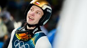 Joven polaco gana plata de plata en campeonato junior de esquí