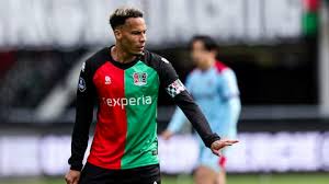 LIVE Eredivisie | Noodlijdend Feyenoord op voorsprong dankzij schitterende treffer Ayase Ueda tegen NEC