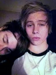 5sos 5 seconds of summer luke hemmings michael clifford. LUKE WITH MICHAEL SLEEPING ON HIS SHOULDER DID YOU SAY END OF THE WORLD I THINK YOU DID - tumblr_muoyfkh2Pa1sg67qko1_500