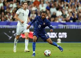 France-Italie : soirée frustrante pour les Bleus, malgré le retour triomphal de Zidane au Stade de France — Le Monde.fr
