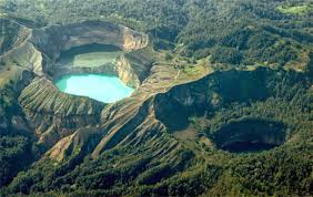 Image result for GUNUNG KELIMUTU