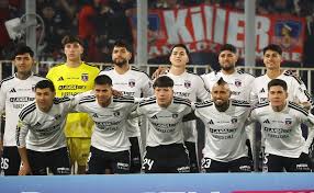 Colo Colo mueve la pizarra: esta es su probable formación titular para visitar a Everton
