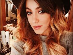 Résultat de recherche d'images pour "martina stoessel 2015"