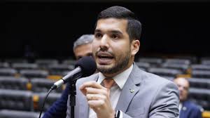 Moraes arquiva inquérito que investigava envolvimento de André Fernandes nos atos golpistas do dia 8 de janeiro