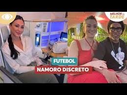 Ronaldinho Gaúcho namora há cinco anos com comissária; saiba quem é
