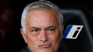 Mourinho tras el póker: somos un equipo «impulsivo» y los jugadores merecen los aplausos