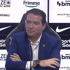 Chegadas, saídas e renovações: Paz cita casos de 11 atletas no Corinthians