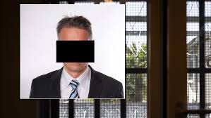 Ex-Politiker in umfangreichen Sexualstrafverfahren angeklagt