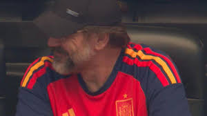 Javier Bardem responde a la ultraderecha y luce la camiseta de España en el partido contra Portugal
