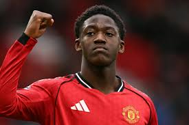 Kobbie Mainoo ‘getting closer’ to new Manchester United contract – Michael Carrick