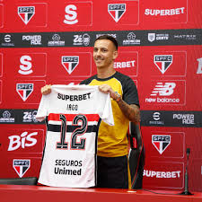 Como Rogério Ceni ‘deu’ ao São Paulo um novo lateral-esquerdo: ‘Vai ser feliz’