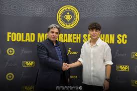 آریا شفیع دوست با سپاهان 4 ساله تمدید کرد