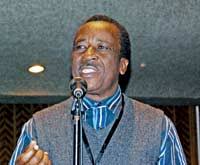 OBRIGADO: Norman Maphosa, da Universidade Solusi (de propriedade da igreja), no Zimbábue, expressa sua gratidão pela subvenção concedida à igreja daquele ... - 2008-1012-page04-intext2