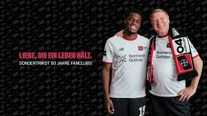 Liebe, die ein Leben hält. Bayer 04 präsentiert Sondertrikot zum 50-jährigen Bestehen von Fanclubs unterm Kreuz