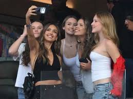 La foto de Jessica Alba con sus hijas en partido del Mundial 2026