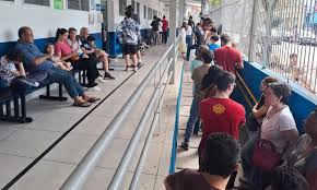 Paulistanos enfrentam filas para tomar vacina contra sarampo