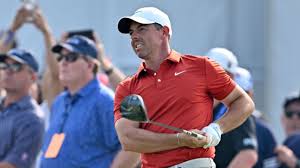 McIlroy Struggles, Champ Leads Canadian Open