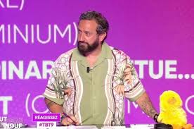 Cyril Hanouna en couple ? Une invitée met les pieds dans le plat, moment de gêne sur le plateau