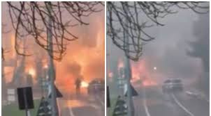 Momentul în care o dubă plină cu butelii explodează, pe o stradă din Italia: 6 oameni au fost răniți