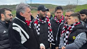 Serdar Adalı taraftarla birlikte maça geldi!