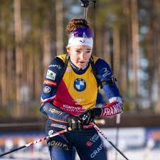 Lou Jeanmonnot, toujours première au classement général de la Coupe du monde, a semblé contractée à Kontiolahti