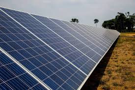 Geração solar de casas e pequenos comércios faz rede de energia atingir limite em três estados